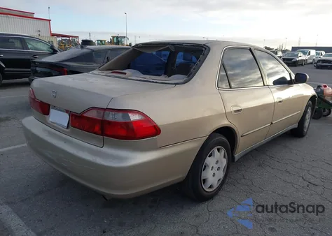 2000 Honda Accord 2.3 Lx from USA, damaged, VIN 1HGCG6655YA132368